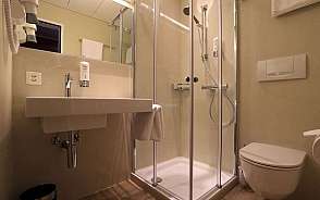 HGS Elvezia TwinLakeView Balcony Terrace Bagno Web