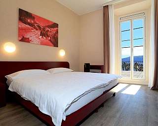 Twin Lakeview Terrace Room
