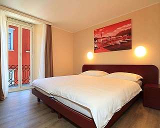 Twin Lateral Lakeview Room